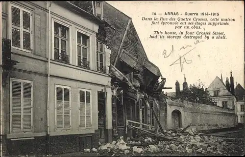 Ak Arras Pas de Calais, Dans la Rue des Quatre Crosses, cette maison fort eprouvee eut ses etages