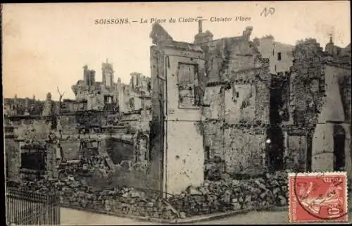 Ak Soissons Aisne, La Place du Cloitre, Ruinen