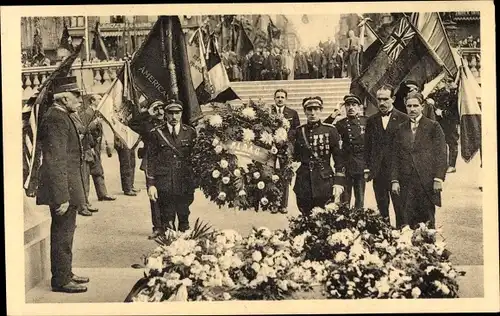 Ak Cointe Liège Lüttich Wallonien, Le Memorial, Fahnen, Blumenkranz