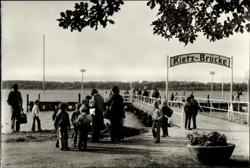 Ak Waren an der Müritz, Kietz-Brücke