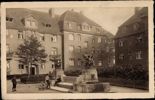 Ak Essen im Ruhrgebiet Nordrhein Westfalen, Kolonie Alfredshof, Skulpturen, Bank