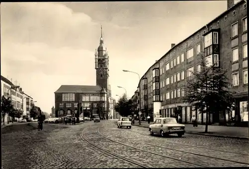 Ak Dessau in Sachsen Anhalt, Straße der Deutsch Sowjetischen Freundschaft mit Rathaus, Trabi