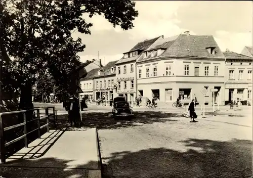 Ak Lübben im Spreewald, Breite Straße, Geschäfte, Passanten