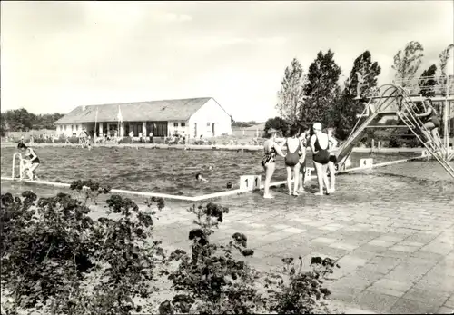 Ak Harzgerode am Harz, Freibad, Rutsche, Badegäste