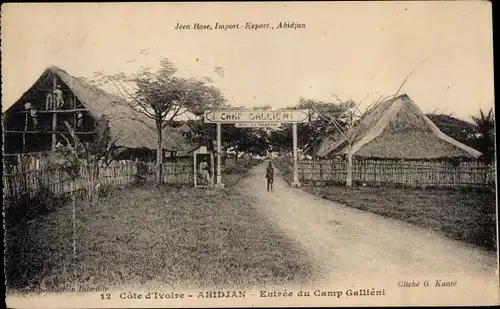 Ak Abidjan Elfenbeinküste, Eingang zum Camp Gallient