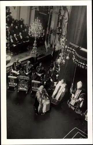 Foto Ak Belgien, König Albert I. von Belgien, Kirchenzeremonie, Innenansicht