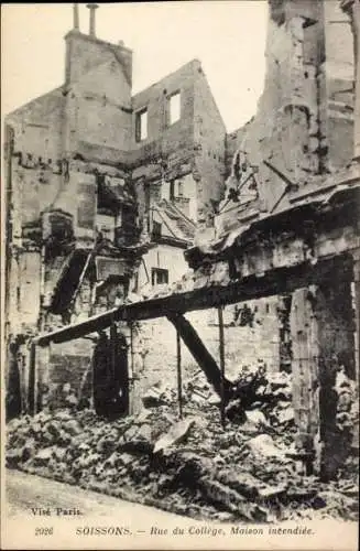 Ak Soissons Aisne, Rue du College, Maison incendiee, Kriegszerstörung 1. WK