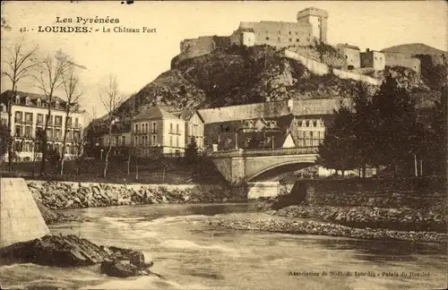 Ak Lourdes Hautes Pyrénées, Château Fort