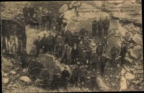 Ak Fort de Loncin, Groupe de rescapes entourant le Commandant, Soldaten