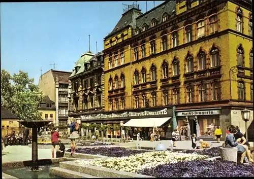 Ak Aue im Erzgebirge Sachsen, Am Altmarkt, Passanten, Blumenbeet