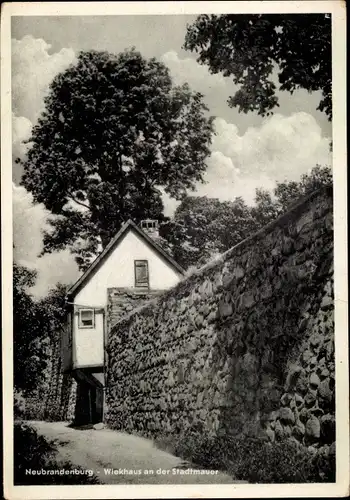 Ak Neubrandenburg in Mecklenburg, Wiekhaus an der Stadtmauer