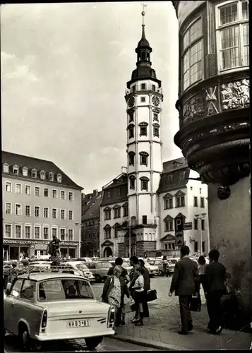 Ak Gera in Thüringen, Blick zum Rathaus, Passanten, Trabant NH93 81