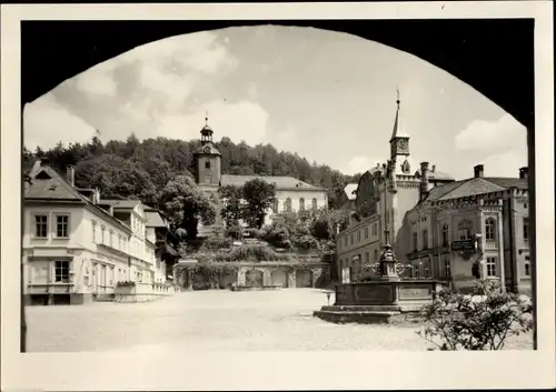 Ak Leutenberg in Thüringen, Blick auf den oberen Marktplatz, Kirche