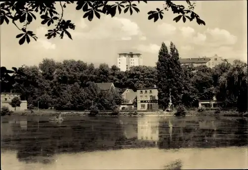 Ak Borna in Sachsen,  Breiter Teich, Blick zum Hochhaus