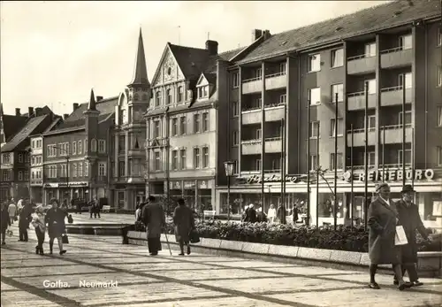 Ak Gotha in Thüringen, Neumarkt, Geschäfte, Reisebüro, Passanten