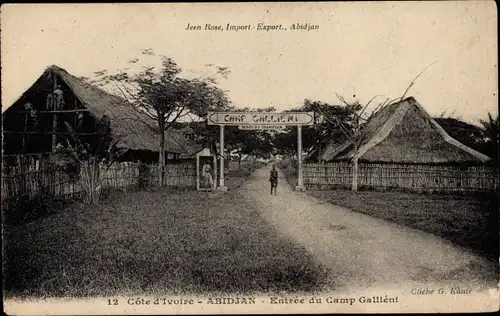 Ak Abidjan Elfenbeinküste, Eingang zum Camp Gallient
