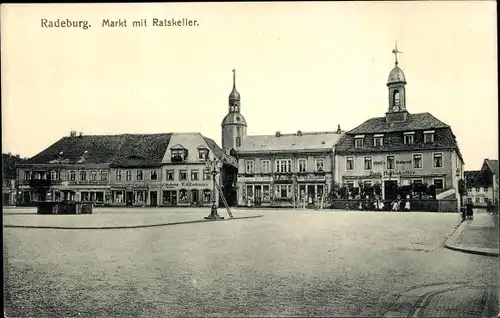 Ak Radeburg in Sachsen, Markt, Ratskeller