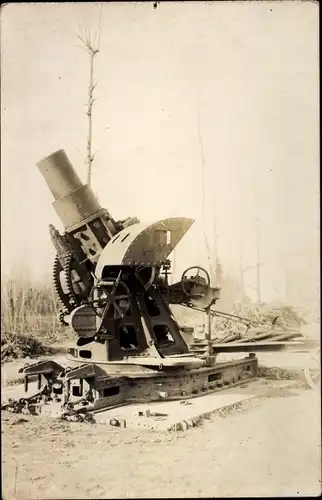 Foto Ak Blick auf ein Geschütz