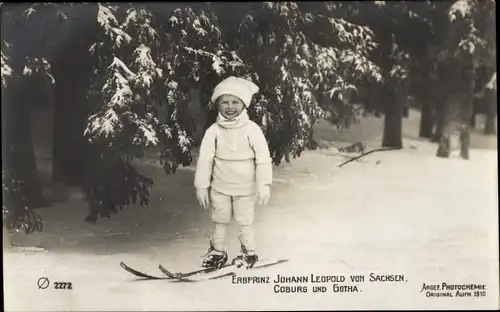 Ak Erbprinz Johann Leopold von Sachsen Coburg und Gotha, Kinderportrait, auf Skiern