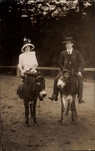 Foto Ak Flugpionier Artur Faller und Dame auf Eseln, Schönau in Baden