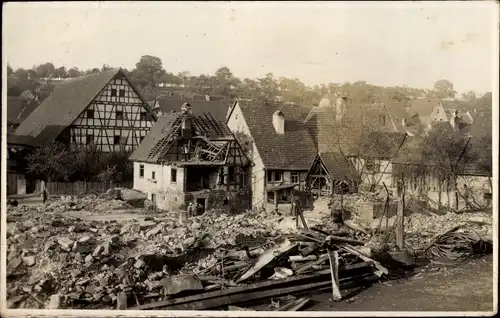 Foto Ak Niefern Öschelbronn in Baden, Zerstörte Häuser nach Sturm ?