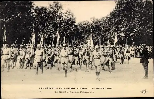 AK Paris, Le Fetes de la Victoire 14.07.1919, Le defile, Troupes Francaises