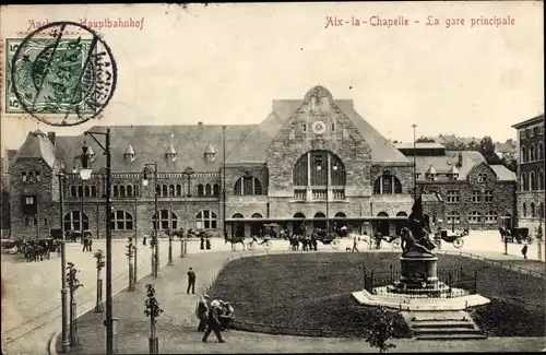 Ak Aachen in Nordrhein Westfalen, Blick auf den Bahnhof, Straßenseite, Denkmal