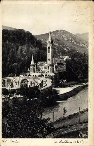Ak Lourdes Hautes Pyrénées, La Basilique et la Gare