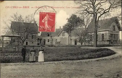 Ak Chaumes en Brie Seine et Marne, Château de la Plumasserie, les Communs