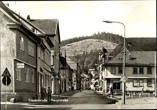 Ak Friedrichroda im Thüringer Wald, Hauptstraße, Passanten, Geschäftshaus Pfeifer