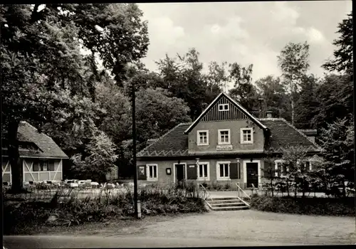 Ak Dahlen in Sachsen, Dahlener Heide, Waldgaststätte Hospitalhütte, Außenansicht