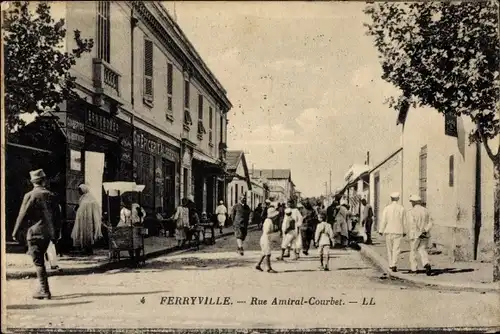 Ak Ferryville Menzel Bourguiba Tunesien, Rue Amiral Courbet, Passanten
