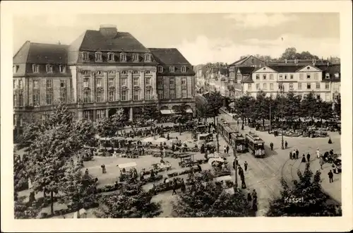 Ak Kassel in Hessen, Teilansicht, Straßenbahnen, Straßenszene