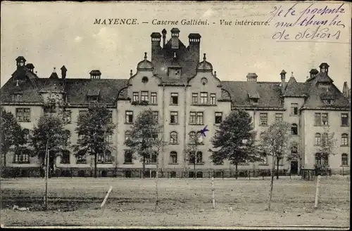 Ak Mainz am Rhein, Mayence, Caserne Gallieni, Vue interieure, Außenansicht