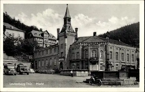 Ak Leutenberg Thüringen, Marktplatz, Brunnen