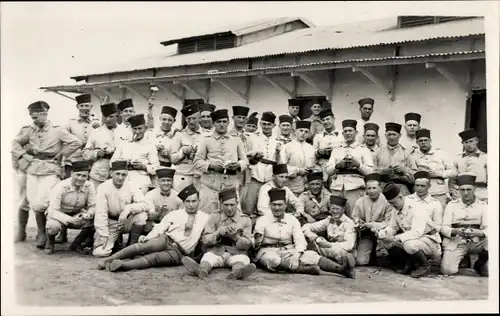 Foto Ak Marokko, Französische Soldaten in Uniformen, Gruppenbild