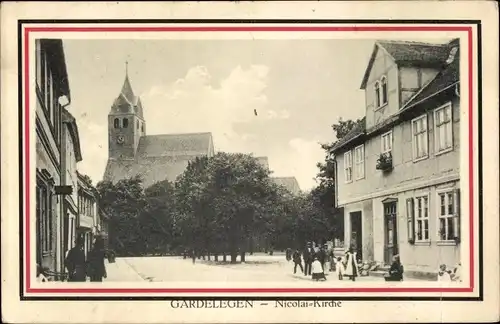 Ak Gardelegen in der Altmark, Nikolaikirche, Straßenpartie