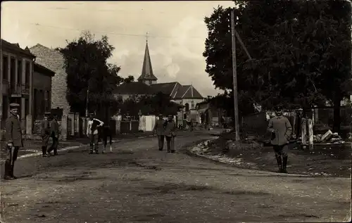 Foto Ak Frankreich, Ortspartie, Kriegsschauplatz 1. WK, 1915