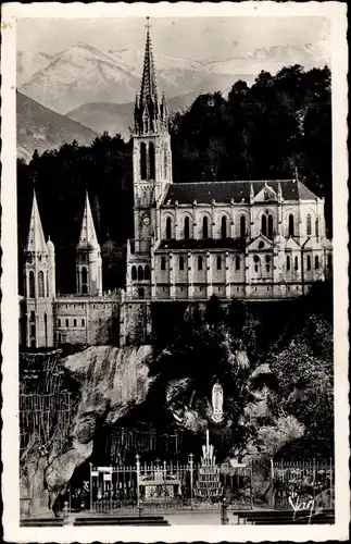 Ak Lourdes Hautes Pyrénées, La Basilique et la Grotte
