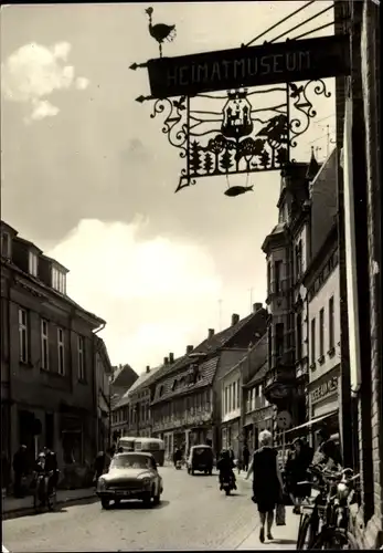 Ak Waren an der Müritz, Friedensstraße, Heimatmuseum