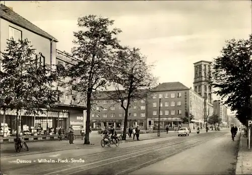 Ak Dessau in Sachsen Anhalt, Partie auf der Wilhelm Pieck Straße