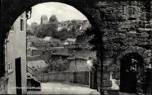 Ak Stadtroda an der Roda Thüringen, Das rote Tor, Blick auf den Ort