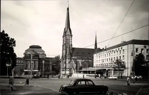 Ak Karl Marx Stadt Chemnitz in Sachsen, Straßenpartie, Kirche