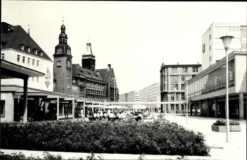 Ak Karl Marx Stadt Chemnitz in Sachsen, Platz, Außengastronomie, Kirchturm