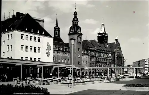 Ak Karl Marx Stadt Chemnitz in Sachsen, Platz, Außengastronomie, Kirchturm