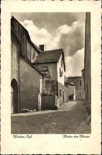 Ak Weiden in der Oberpfalz, Hinter der Mauer, Gasse, Torbogen