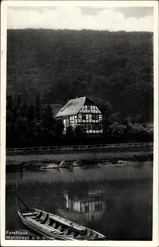 Ak Wahmbeck Bodenfelde an der Weser, Forsthaus, Außenansicht, Boot