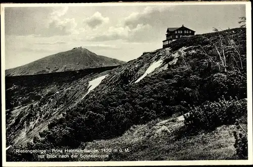 Ak Riesengebirge, Prinz Heinrich Baude mit Blick zur Schneekoppe