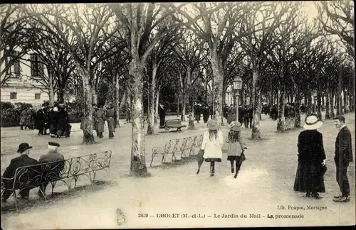Ak Cholet Maine et Loire, Le Jardin du Mail, La promenade
