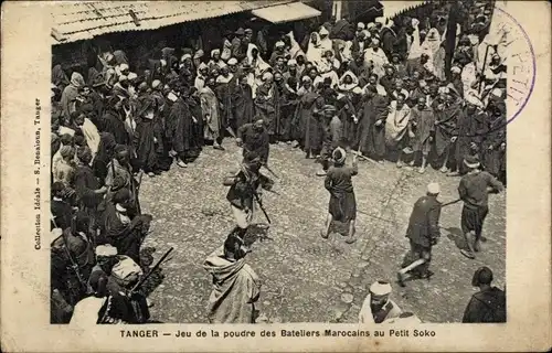 Ak Tanger Marokko, Jeu de la poudre des Bateliers Marocains au Petit Soko, Menschenmenge, Tanz